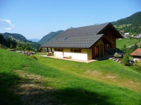 Sunny Chalet in Les Gets with Jacuzzi  Ле Гет